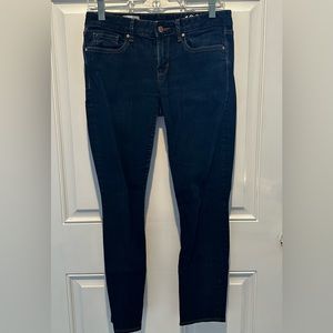 Gap Skinny Jeans. Dark wash. Size 27.